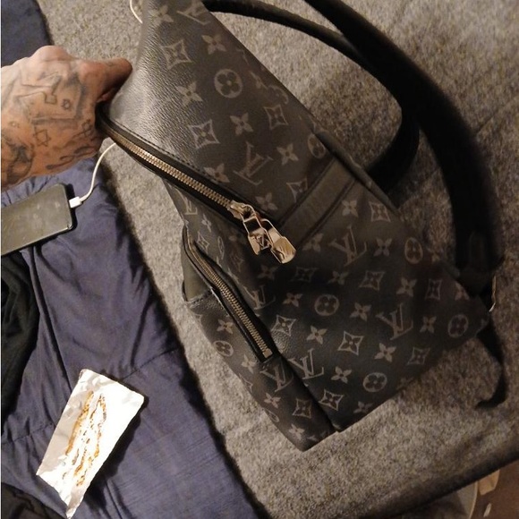 Louis Vuitton monogram eclipse backpack - Picture 5 of 8